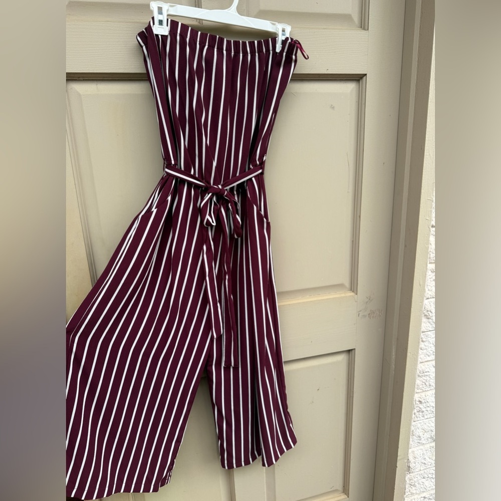 ⭐️NWT strapless jumpsuit with POCKETS!